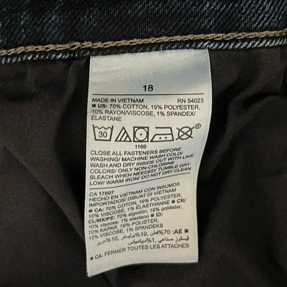 Old Navy, Rockstar, Super Skinny jeans, distressed with holes at knees, size 18 - Picture 5 of 5